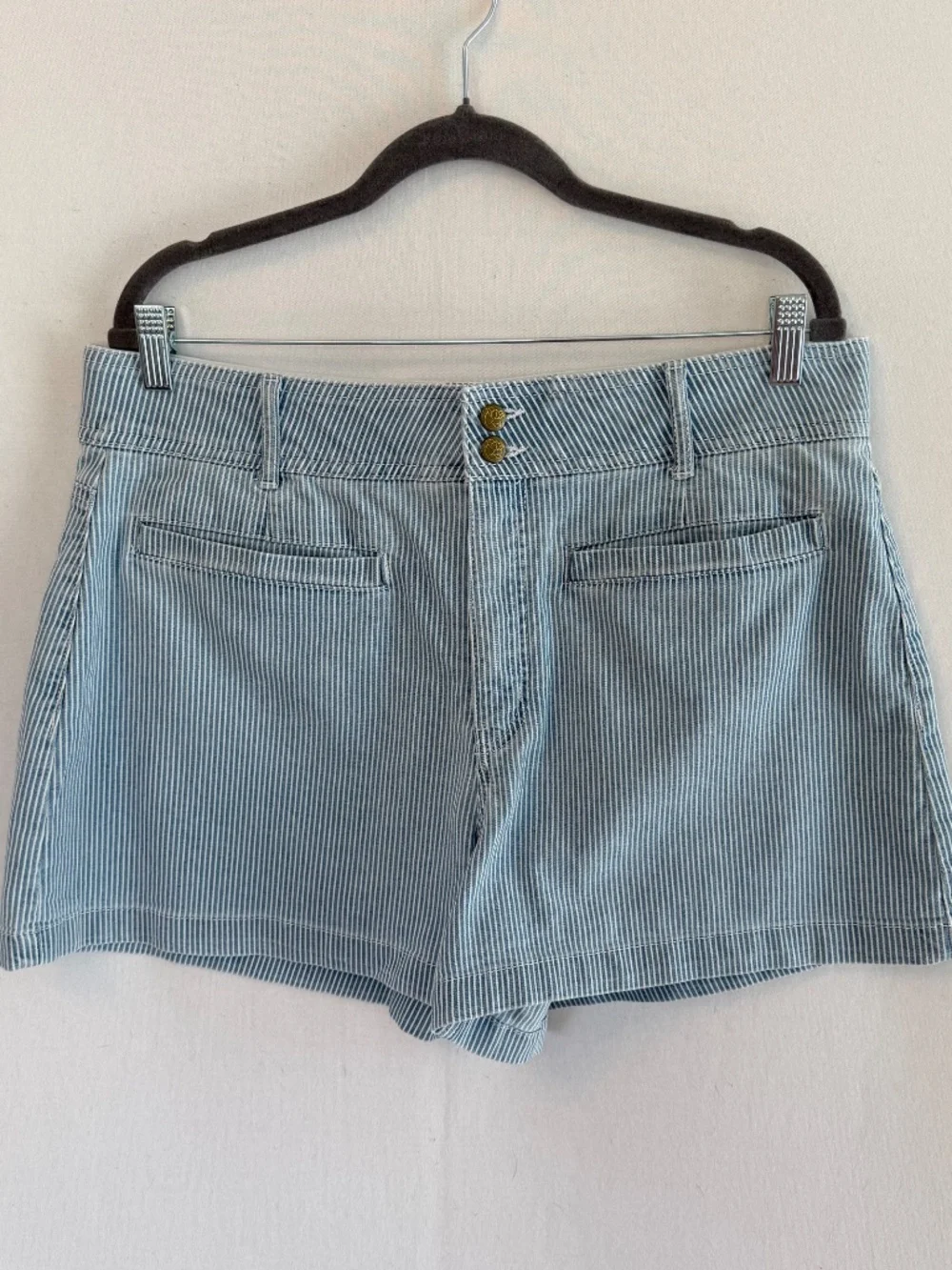 DRAPER JAMES Women’s Size 16 Blue White Pin Stripe 4 inch Inseam Shorts